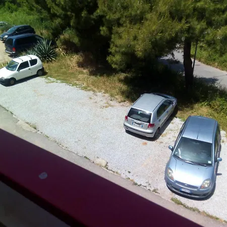 Apartman With 2 Bedrooms In *